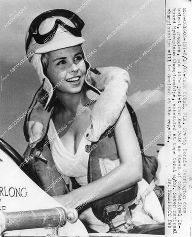 crp-11748 1960 news photo pretty Bonnie Harrington Miss Inboard hydroplane at races in Cape Coral Fla crp-11748