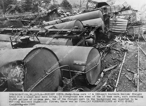 crp-11856 1960 news photo train railroad derailment accident in Alta Vista Virginia crp-11856