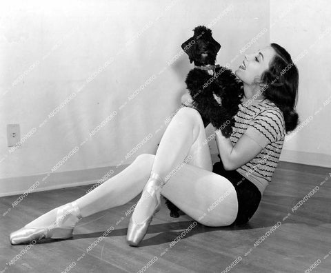 crp-11860 1940's Russian ballerina Tamara Toumanova w her poodle dog Bela (mounted) crp-11860