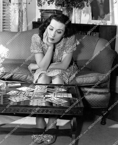 crp-11863 1943 candid Tamara Toumanova playing cards with herself crp-11863