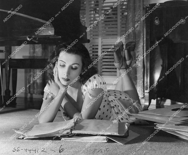 crp-11865 1943 candid Tamara Toumanova reading her script crp-11865 ...