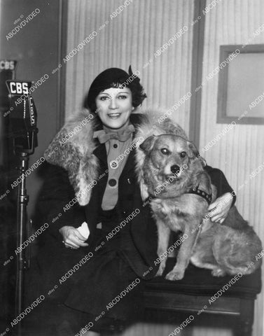 crp-11870 1936 radio writer Thyra Samter Winslow portrait w her dog CBS radio show Woman's Place crp-11870