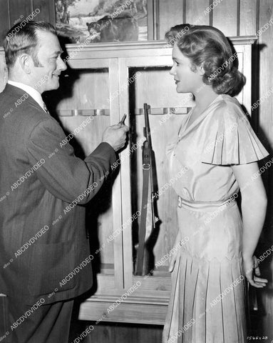 crp-11871 1952 gunsmith David Marshall Williams goes over gun safety w Jean Hagen film Carbine Williams crp-11871