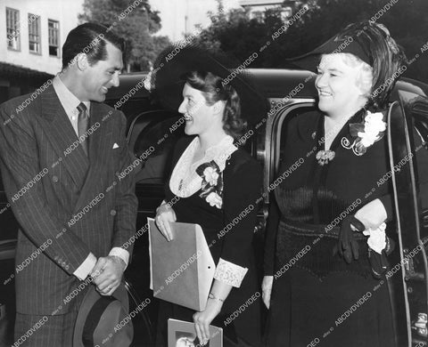 crp-11900 1946 candid Cary Grant w genuine Sister Elizabeth Kenny, Mary Stewart Kenny film Sister Kenny crp-11900