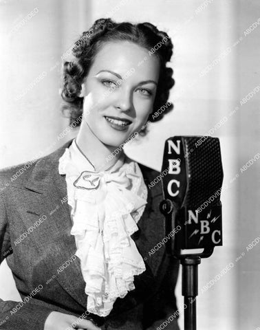 crp-11917 1936 beautiful radio singer Trudy Wood at NBC microphone crp-11917