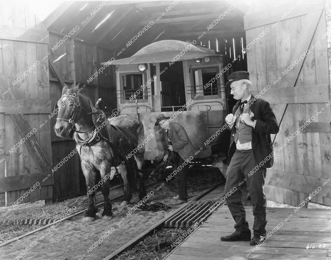 crp-11987 1932 Charles Chic Sale supervises Ralph Graves hitch horse to streetcar film When a Feller Needs a Friend crp-11987