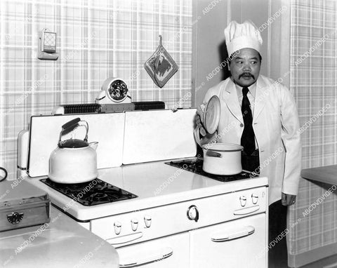 crp-12075 1930's Chinese actor Willie Fung w new kitchen accessories crp-12075