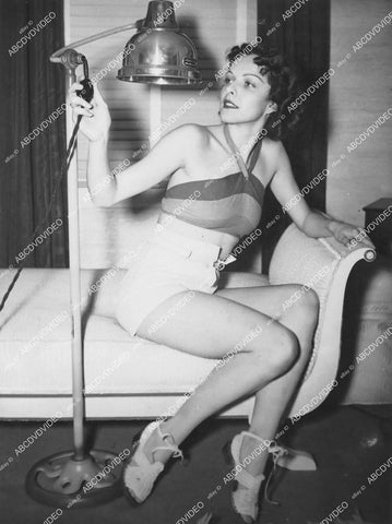 crp-12132 1937 Margaret Tallichet under sun lamp just signs w Selznick for A Star Is Born crp-12132