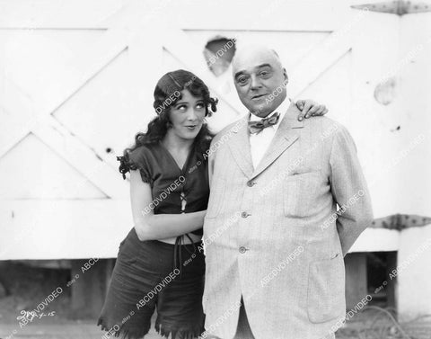 crp-12194 1927 candid Claire Windsor w her dad maybe silent film A Little Journey crp-12194