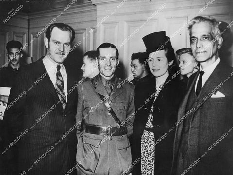 crp-12246 1941 news photo Bruce Thomas, Lieut Sid Brady, Sheila Graham, John Pratt (brother boris karloff) at London Eagle Club crp-12246