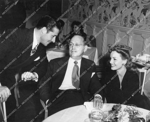 crp-12274 1943 candid Don Ameche, author Damon Runyon, Janet Blair at dinner film Something to Shout About crp-12274