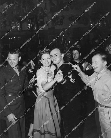 crp-12301 1942 candid Shirley Patterson dancing w servicemen at actual Hollywood Canteen Club crp-12301