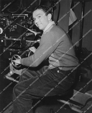 crp-12319 1942 candid Frankie Albert checks out movie camera film The Spirit of Stanford crp-12319