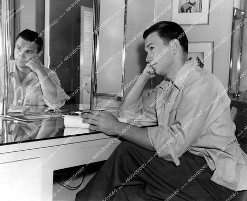 crp-12325 1942 candid Frankie Albert w his script in dressing room film The Spirit of Stanford crp-12325