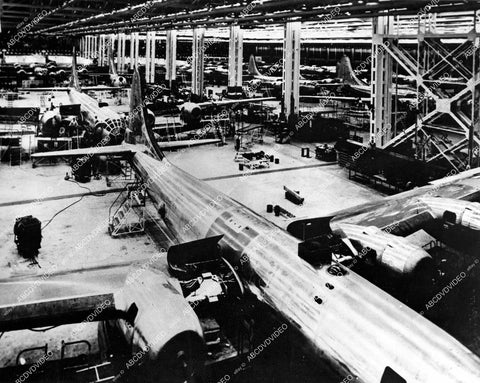 crp-12330 1944 news photo WWII aviation Boeing B-29 Superfortress assembly line in Wichita Kansas crp-12330