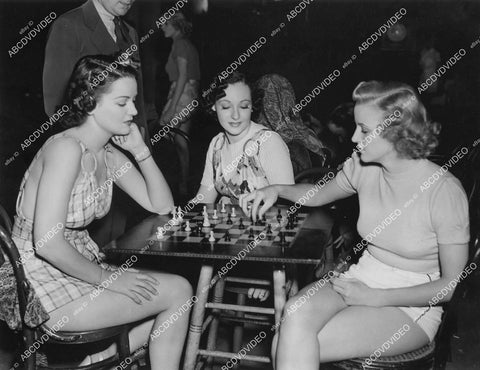 crp-01233 1937 chorus girls dancers playing chess behind scenes MGM Studios film Broadway Melody of 1938 crp-01233