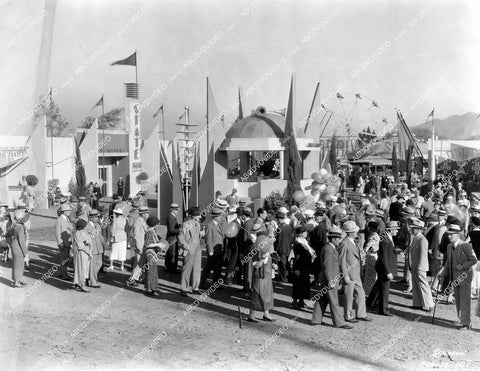 crp-12342 1935 Lee Tracy, Sally Eilers and crowd arrive at state fair film Carnival crp-12342