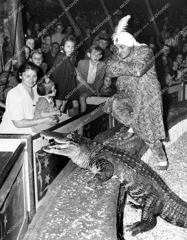 crp-12347 1951 news photo Frankfurt Germany Karah Khavak Circus largest alligator circus in the world crp-12347