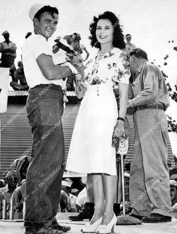 crp-12370 1945 news photo Japan NATS-Saipan dog show Clarence e Ogier w film star Mary Brian & Olive Oyl the dog crp-12370