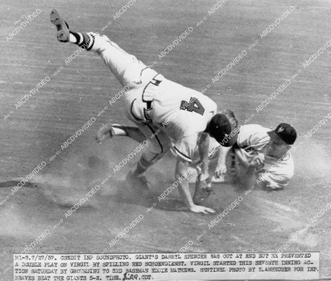 crp-12412 1957 news photo MLBaseball NY Giants Darryl Spencer vs Red Schoendienst of Braves crp-12412