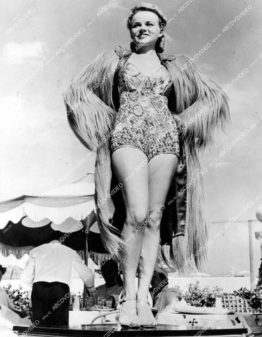 crp-12421 1942 news photo sexy Irmgard Dawson in swimsuit and fur vintage pinup pose crp-12421