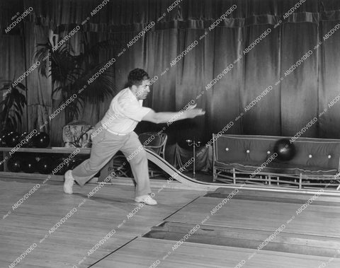 crp-12446 1939 bowling champ Andy Varipapa gives demo short subject film Set Em Up crp-12446