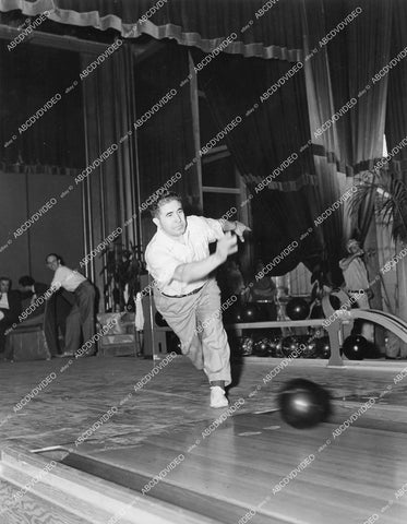 crp-12447 1939 bowling champ Andy Varipapa gives demo short subject film Set Em Up crp-12447