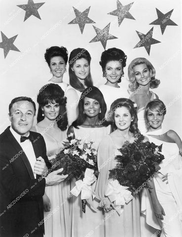 crp-12658 1967 Gene Kelly w babes Sharon Harvey, Monica peterson, Barbara Hancock, Suzie Kaye, Susan Trustman, Susan Howard, Barbara Moore, Marianne Gordon crp-12658