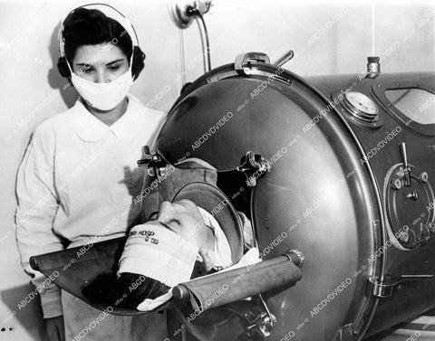 crp-12798 1939 news photo medical science woman in Iron Lung (Gertrude Epstein) gives birth crp-12798