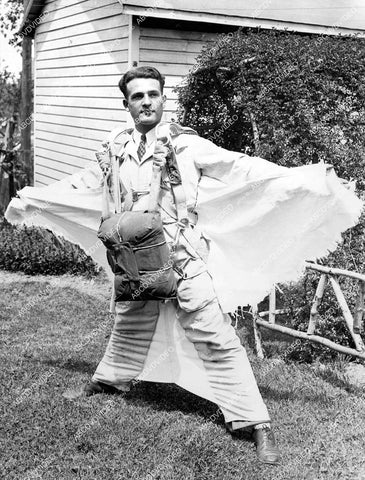 crp-12802 1935 news photo aviation pioneer daredevil William Picune designs winged flying suit and gives it a try cool crp-12802
