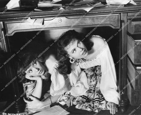 crp-12846 1946 Jeff Donnell, Dusty Anderson take cover under desk film Singing on the Trail crp-12846