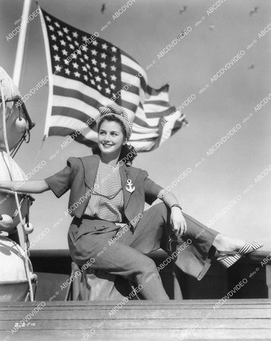 crp-00128 Dorothy Darrell in new fashion sailing to Catalina Island crp-00128