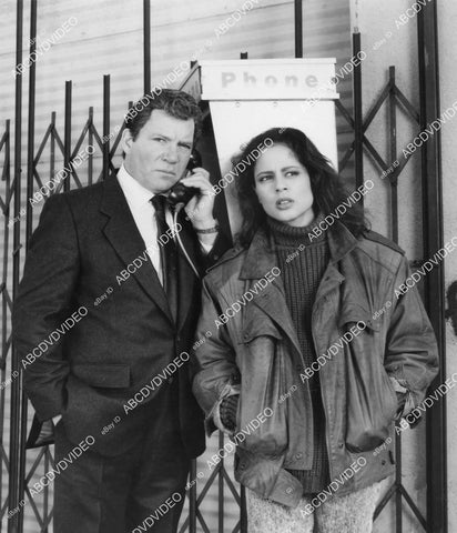 crp-01296 1988 William Shatner, Roxann Biggs using a pay phone TVM Broken Angel crp-01296