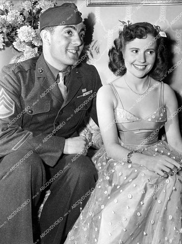 crp-13061 1944 news photo WWII war hero CMO John Basilone & actress date Joyce Reynolds crp-13061