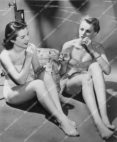 crp-13065 1949 news photo Barbizon models Paulette Hendrix, Toni Webster in new bikinis w feet in sand vintage pinup crp-13065