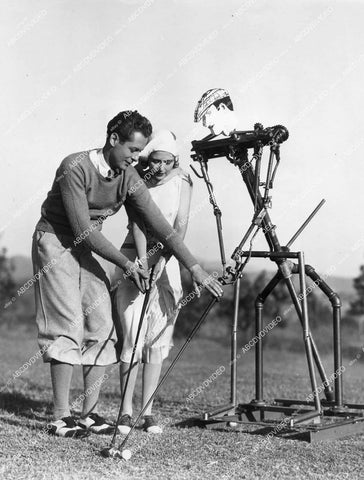crp-13609 1930 Robert Montgomery, Dorothy Jordan practice golf w vintage swing machine film Love in the Rough crp-13609