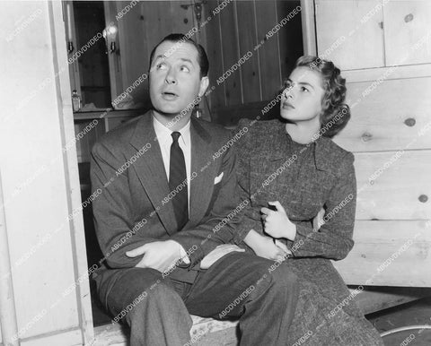 crp-13610 1941 Robert Montgomery, Ingrid Bergman at dressing room film Rage in Heaven crp-13610