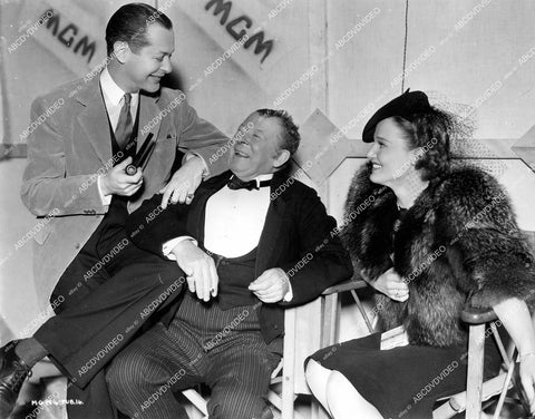 crp-13612 1940 candid Robert Montgomery, Seymour Hicks, Constance Cummings on set film Busman's Honeymoon aka Haunted Honeymoon crp-13612