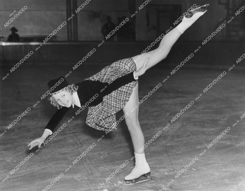 crp-13690 1938 child star 13 yo ice skater Hazel Franklin at Iceland Rink atop Madison Square Garden crp-13690