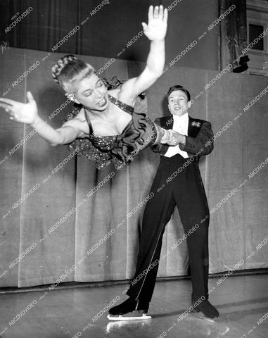 crp-13701 1952 adagio dancers on ice skates Phil Romayne & Terry Brent crp-13701