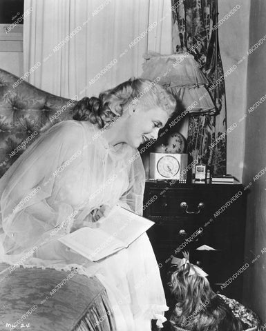 crp-13718 1952 beautiful original dumb blonde Marie Wilson w her terrier dog Hobbs at home crp-13718