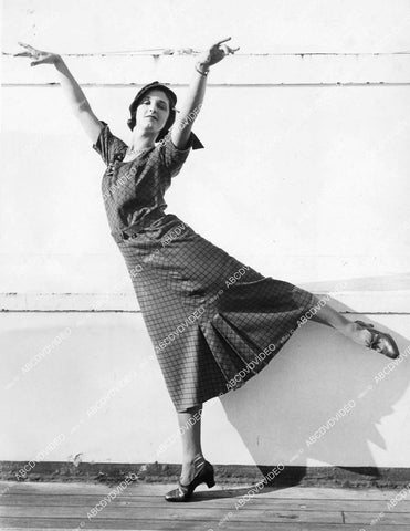 crp-13830 1933 news photo Duscha Lesprilova French The Plastic Dancer arrives on S.S. Aquitania crp-13830