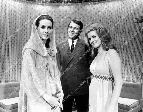 crp-13901 1968 Alan Hamel w pretty models Elaine Fulkerson, Mary Anne Ellis reality TV Wedding Party crp-13901