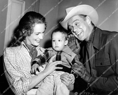 crp-14043 1948 candid Sonny Tufts, Barbara Britton w son Theodore Britton Czukor film The Untamed Breed crp-14043