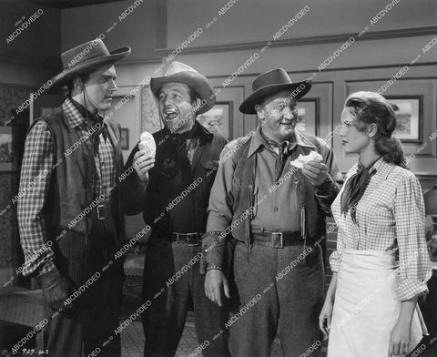 crp-14050 1948 William Bishop, Gordon Jones, Joe Sawyer eating cake w Barbara Britton film The Untamed Breed crp-14050