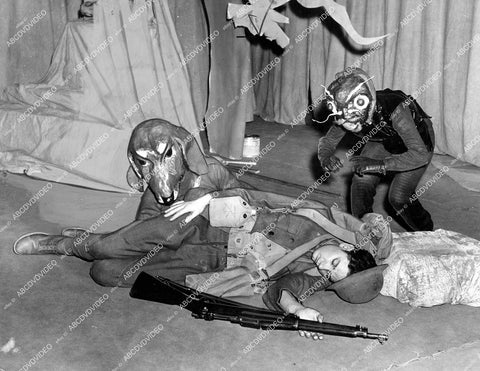 crp-14240 1939 mummenschanz play The Last War w dog & fly type masks crp-14240