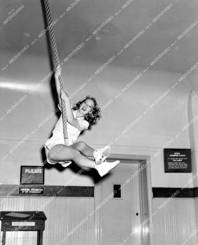 crp-14374 1943 athletic Evelyn Keyes does morning exercises climbing rope crp-14374