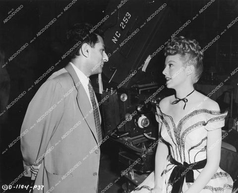 crp-14392 1946 candid Evelyn Keyes, Sidney Skolsky film The Thrill of Brazil crp-14392