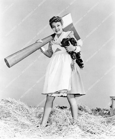 crp-14442 1945 Evelyn Keyes a giant axe and turkey for Thanksgiving dinner crp-14442