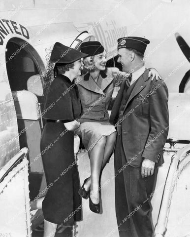 crp-14448 1938 vintage aviation United Airlines has beautiful Evelyn Keyes Miss American Legion w Mrs ViecMacKenzie crp-14448